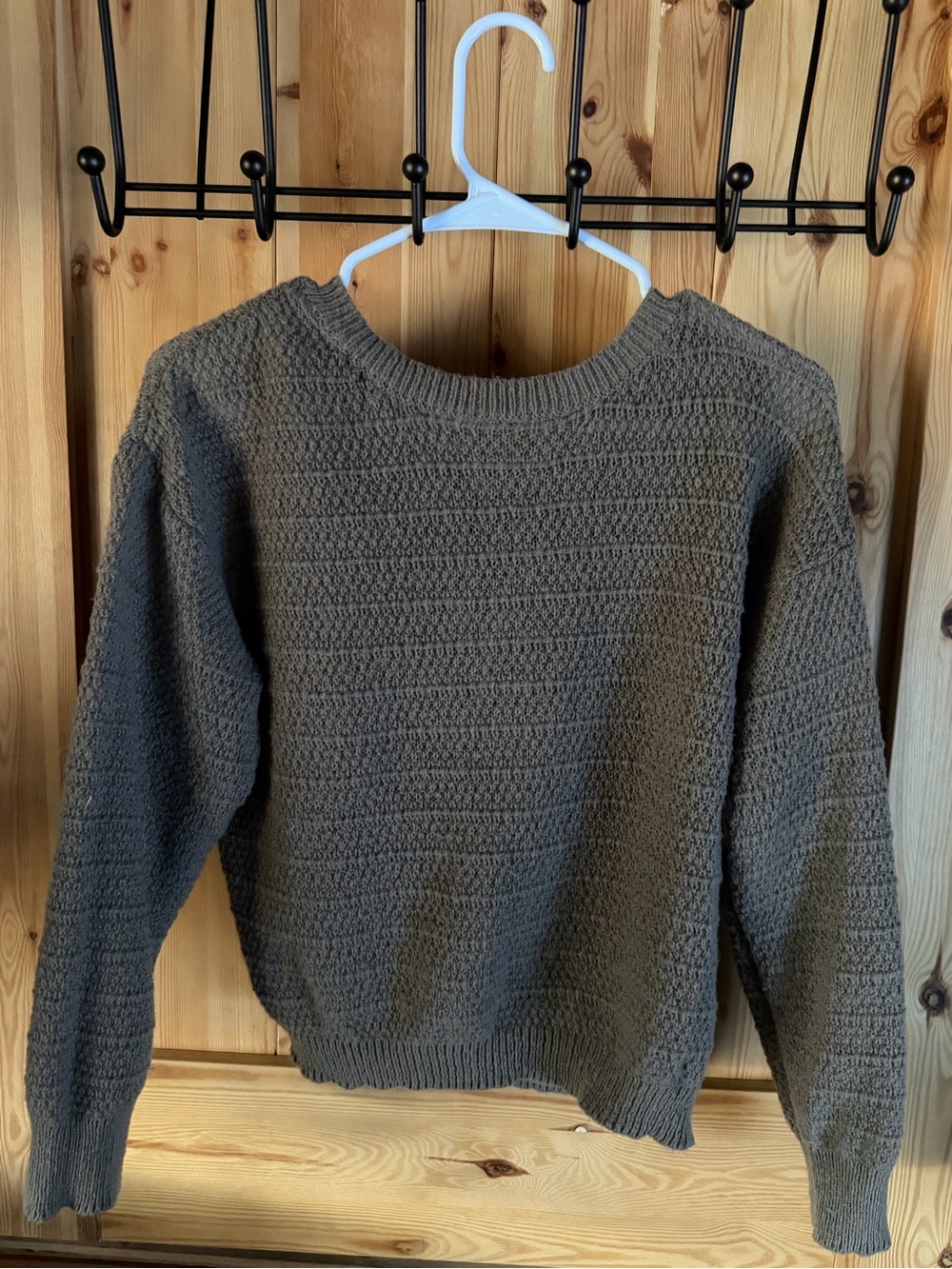 SHEIN Men's Textured Crewneck Sweater in Olive